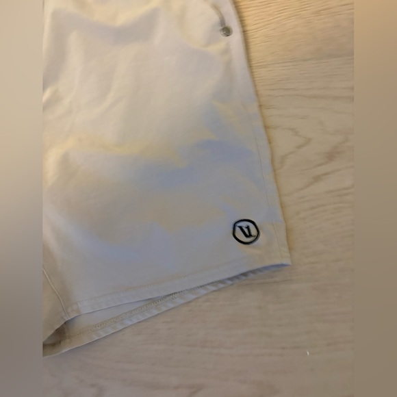 Vuori Men's Beige Athletic Shorts, size medium - Picture 2 of 4